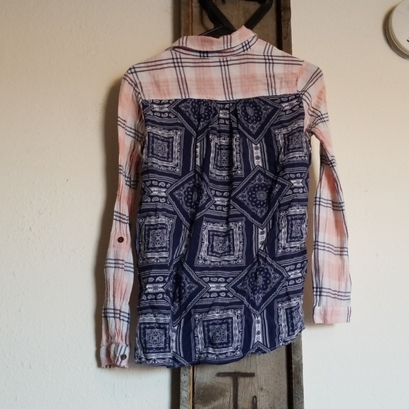 Plaid and paisley blouse - Picture 4 of 4